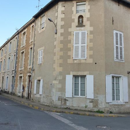 Studio Simplicien *Cosy* Plein Centre Ville De Poitiers *Tv* Wifi *Cafe* المظهر الخارجي الصورة
